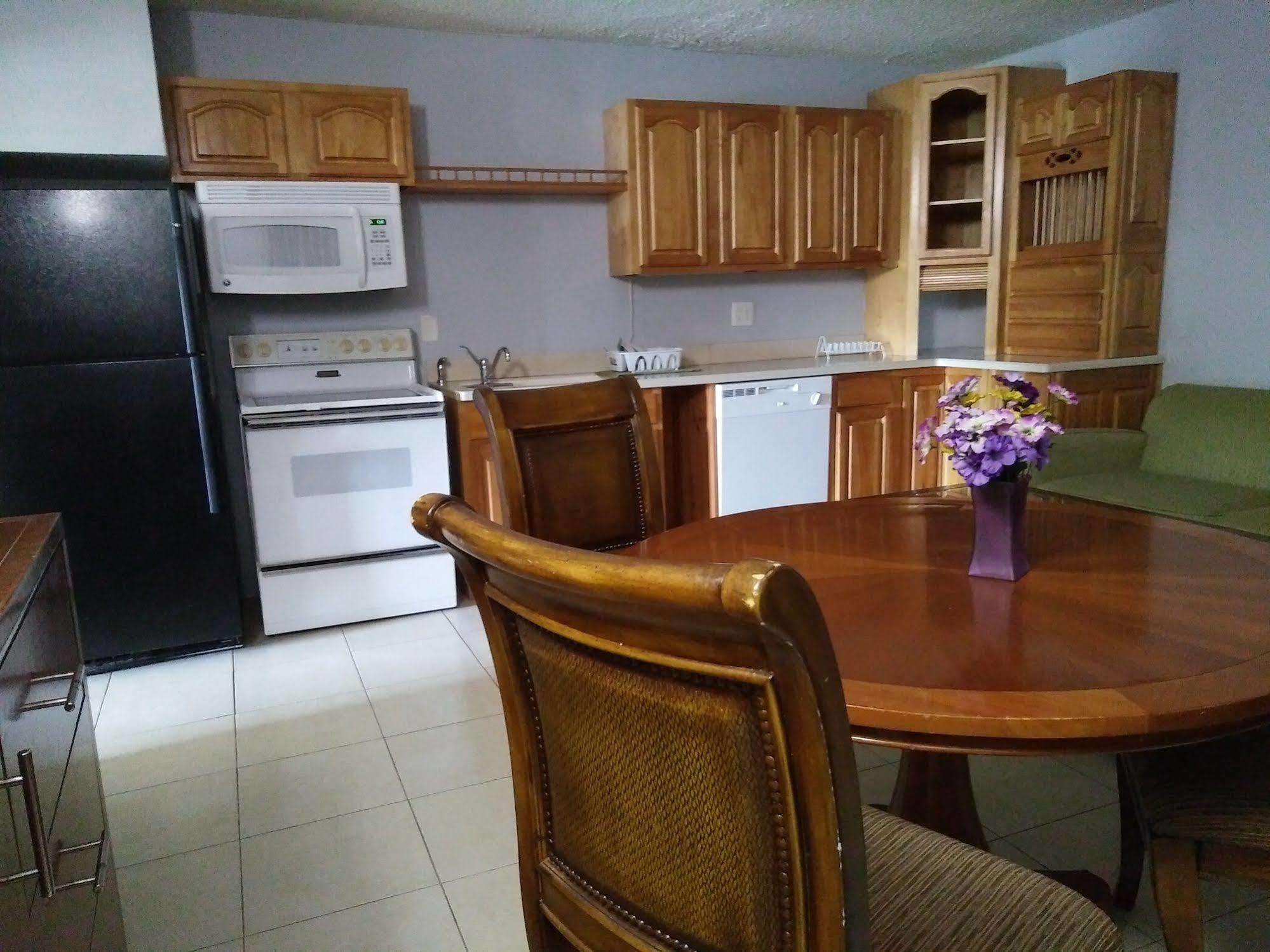 Venice Gardens Travelodge By Wyndham Venice מראה חיצוני תמונה