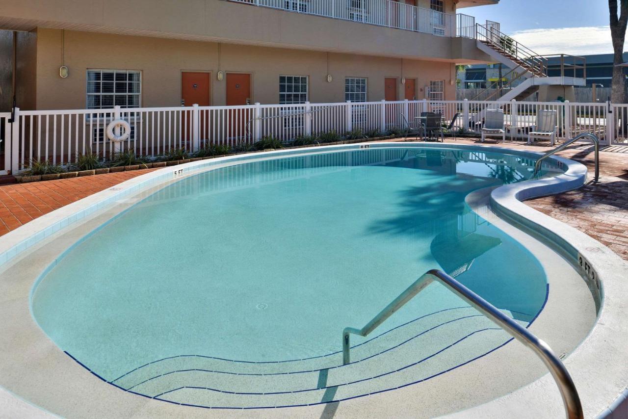 Venice Gardens Travelodge By Wyndham Venice מראה חיצוני תמונה